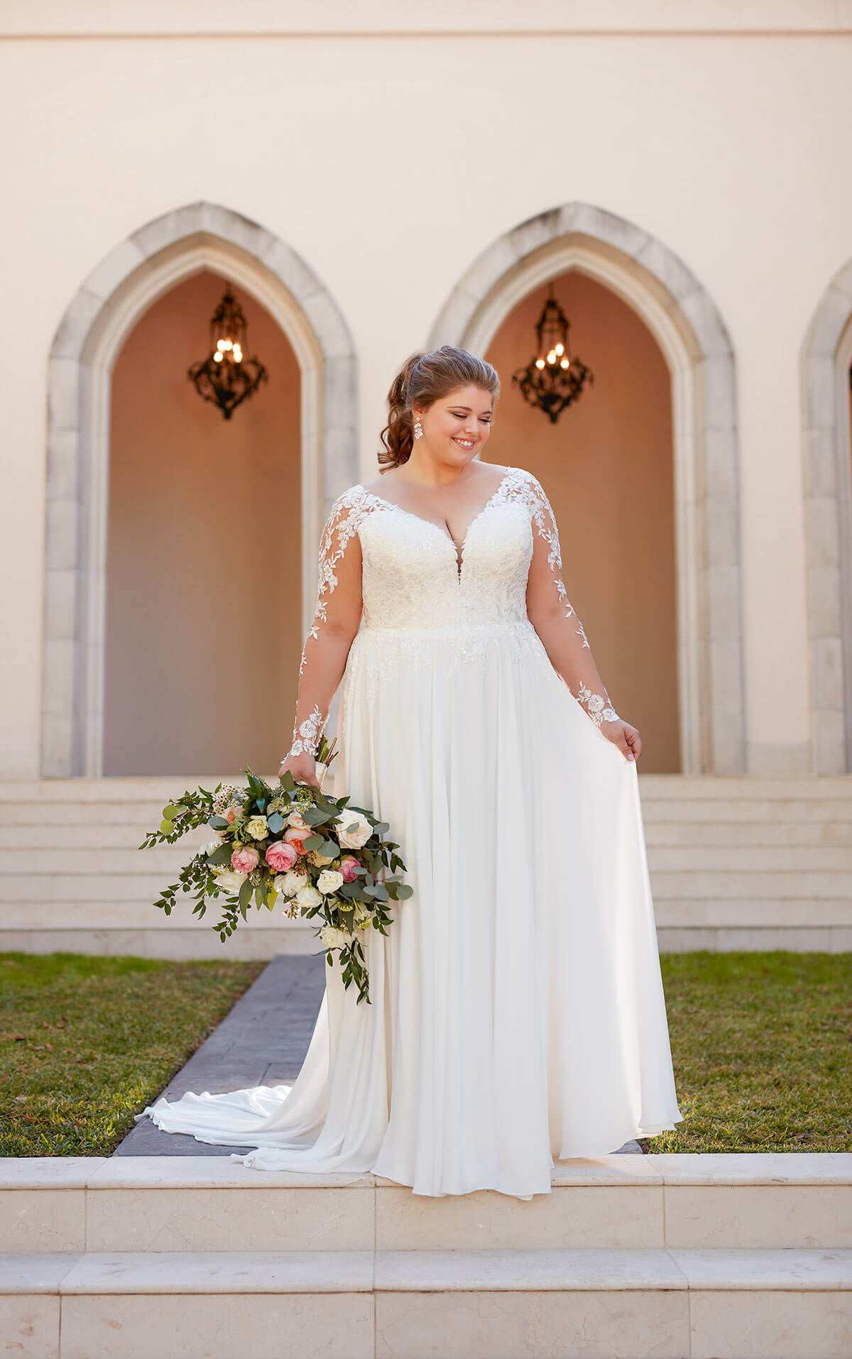 plus-sized bride in sheath gown