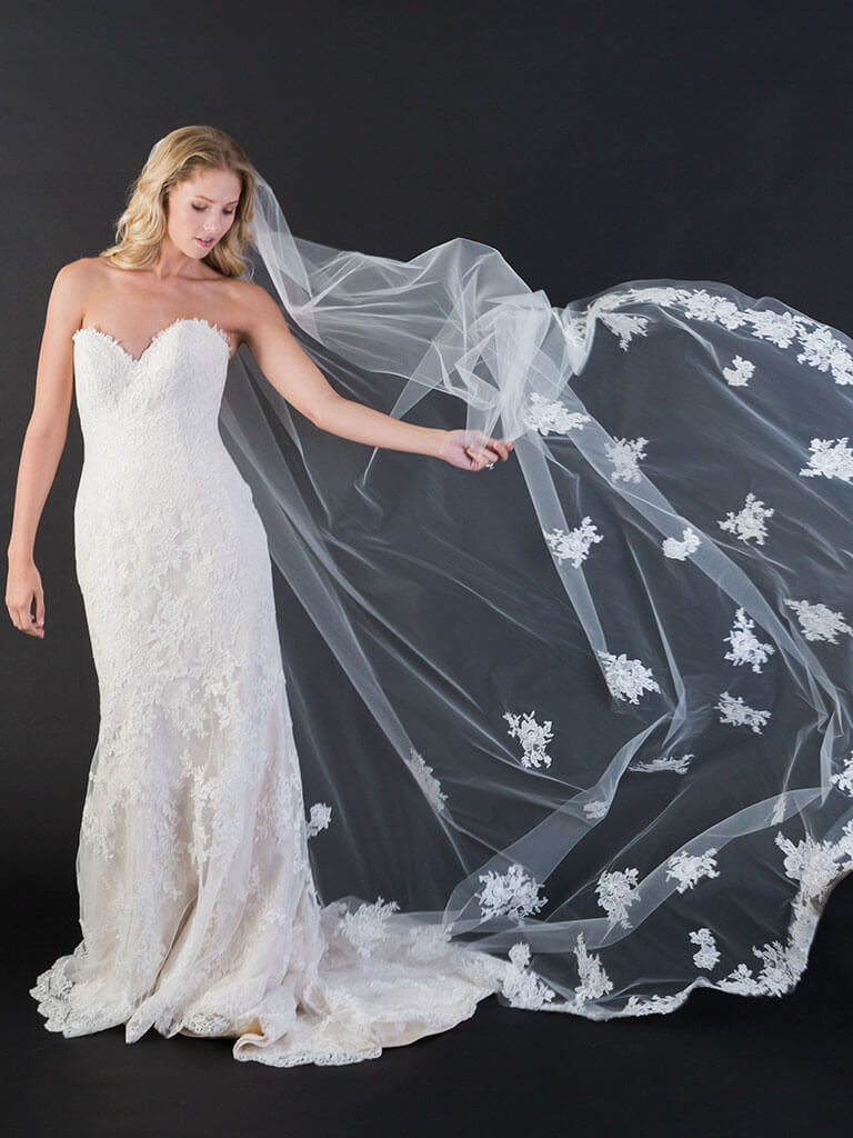 6 Dramatic Veil Styles to Impress Your Wedding Guests - The White