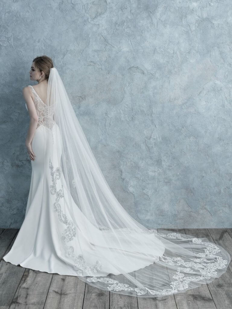 long veil with lace appliqué edges