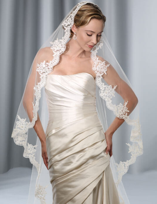 50 Long Wedding Veils That Will Leave You Speechless