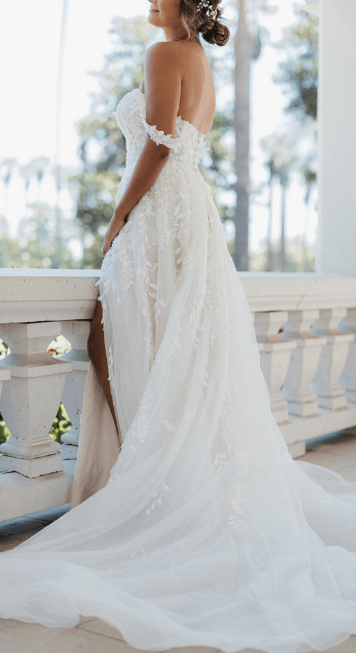 plus size lace sheath wedding dress Plus-Size Romantic And Classic Strapless Lace A-Line Wedding Dress main image 1