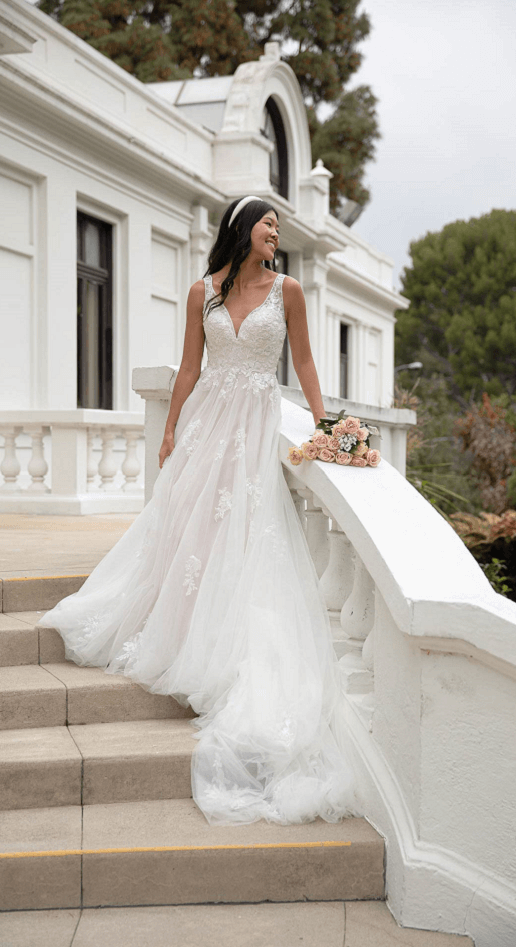 Beautiful lace and chiffon wedding dress, Maryam